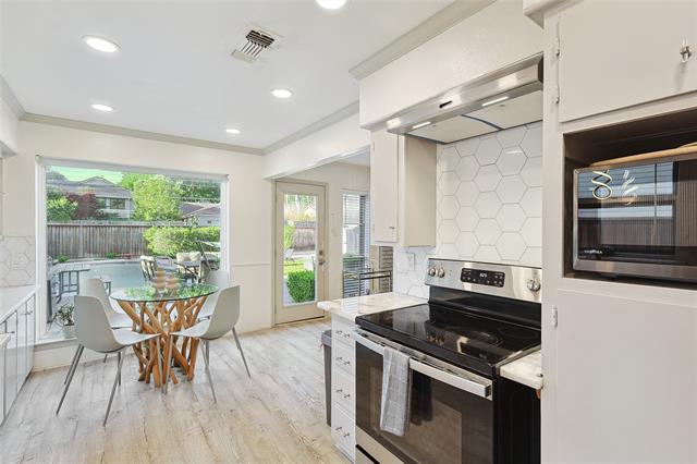 Building Photo - 7841 El Pensador Dr