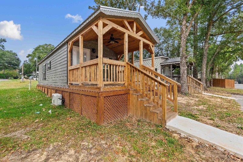 Building Photo - 3700 Schillinger Rd N