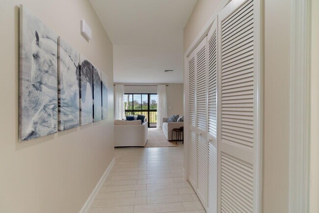 Building Photo - 11355 Pond View Dr