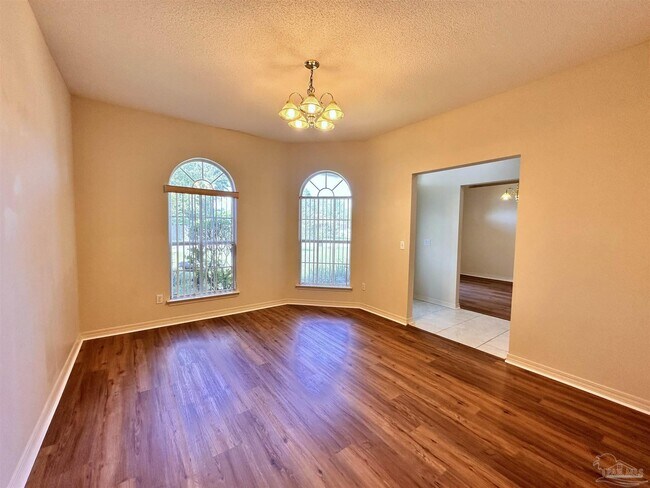 Building Photo - 1432 Roebling Tr