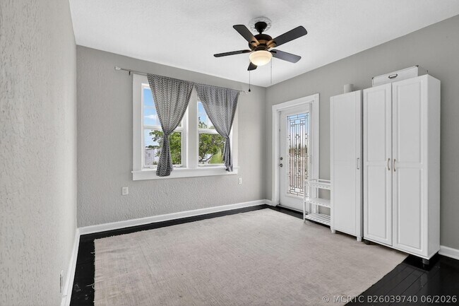 Building Photo - 412 El Prado
