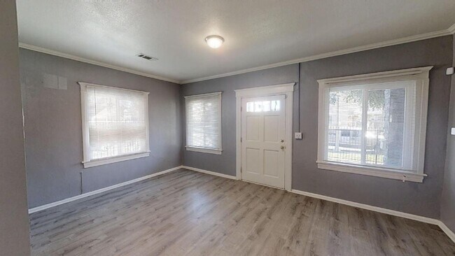 Building Photo - Coming Soon! Charming Cottage for Lease in Downtown Riverside, California!