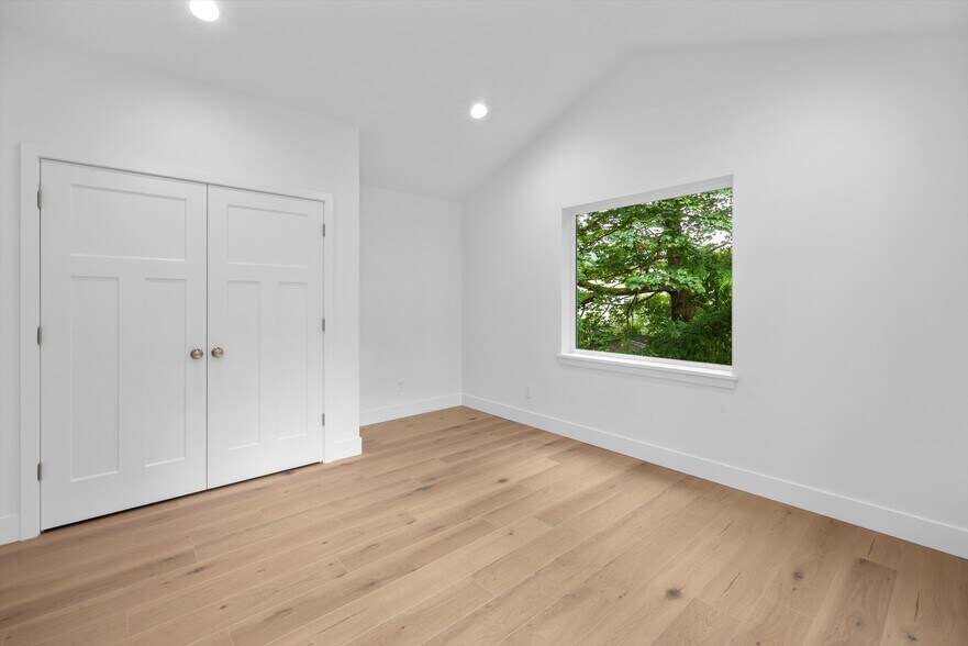 Building Photo - 14337 22nd Ave NE