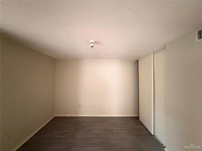 Building Photo - 10 Tamarack Ave