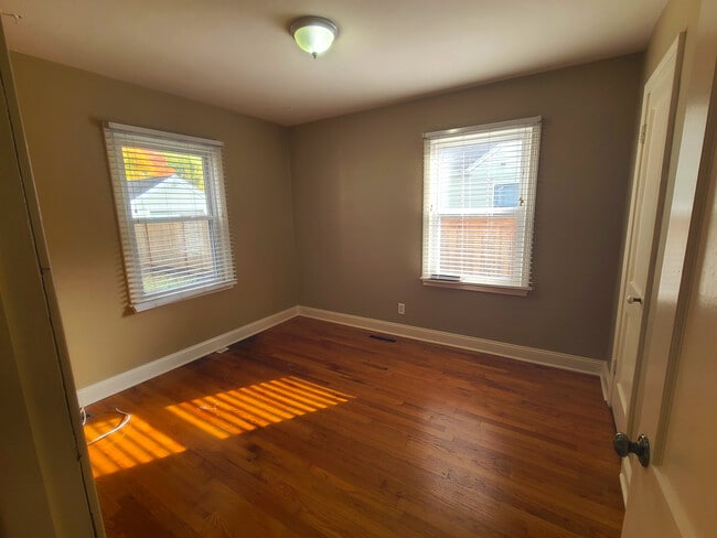 Building Photo - 8217 Belleview Ave