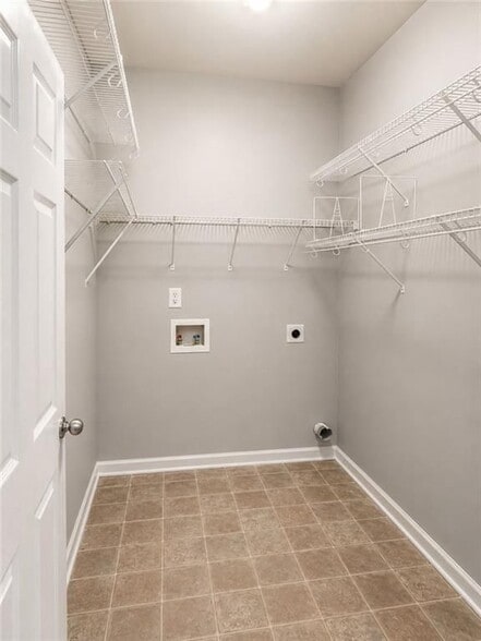 Building Photo - 2268 White Alder Dr NE