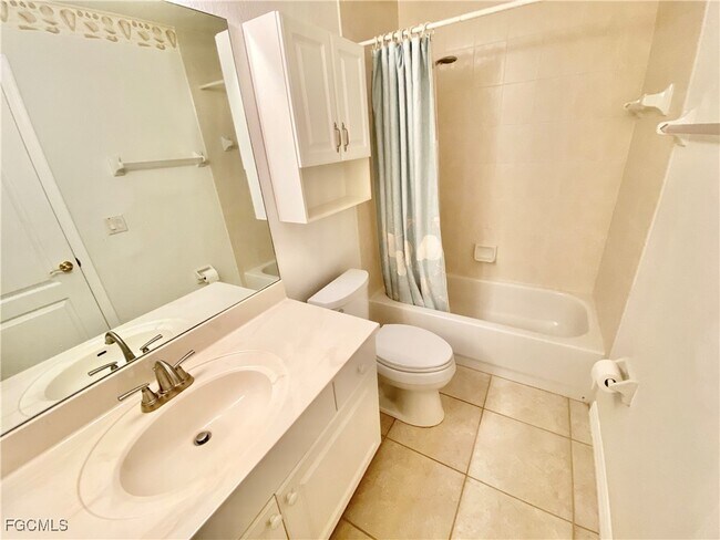 Building Photo - 4231 SW 20th Ave