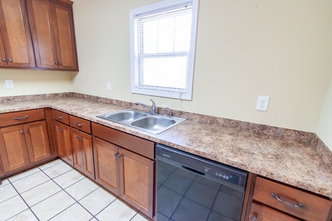 Building Photo - 6 Cal Rd