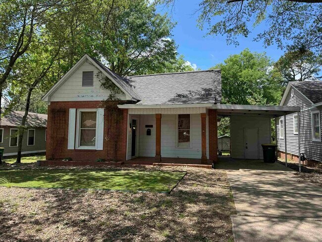 Primary Photo - 1704 N Taylor St