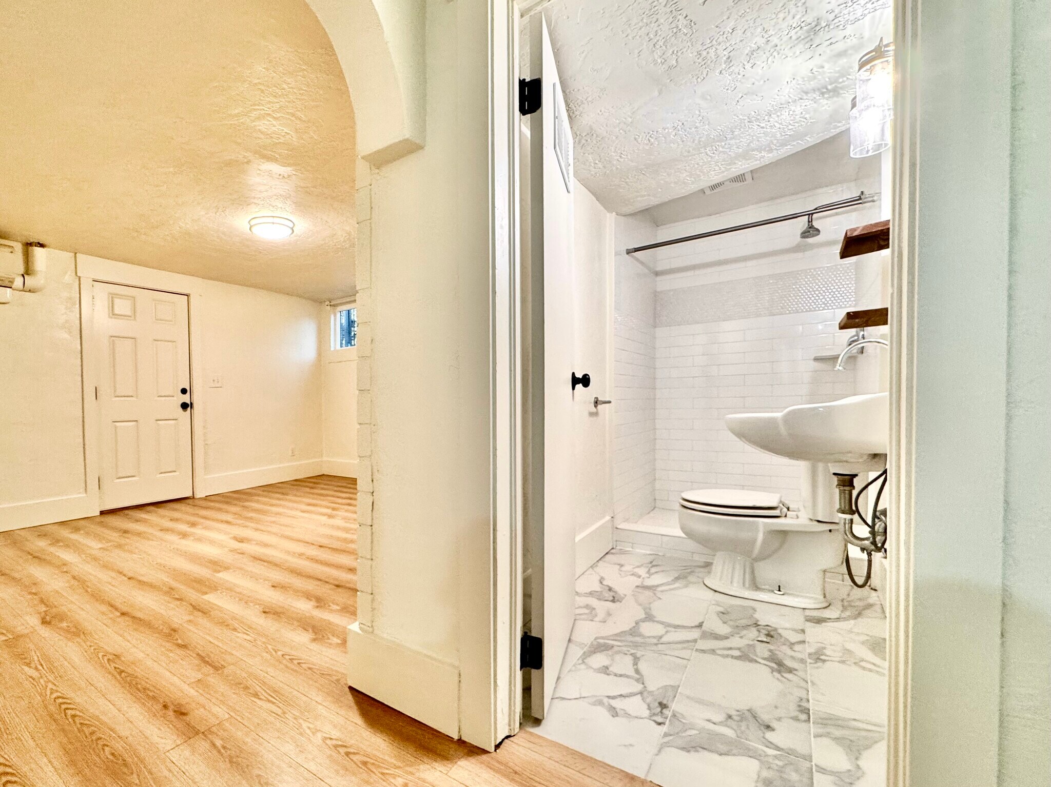 Building Photo - 76 W 200 S