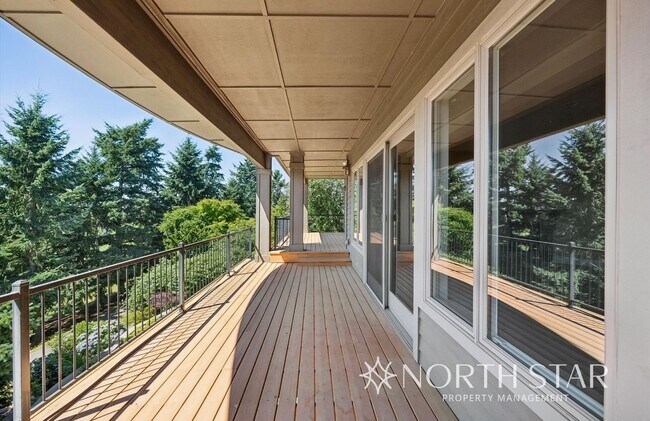 Building Photo - Executive Estate in Atherton Heights with ...