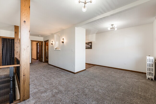 Building Photo - 318 W State St