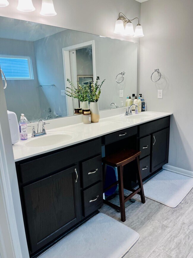 Building Photo - 176 Harness Way