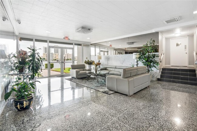 Building Photo - 430 Golden Isles Dr