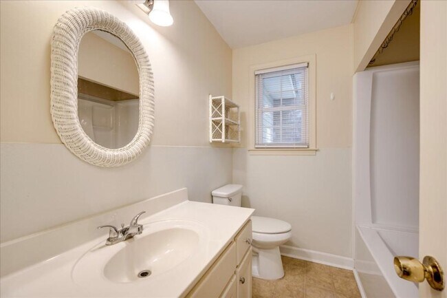 Building Photo - 552 Whitehead Dr