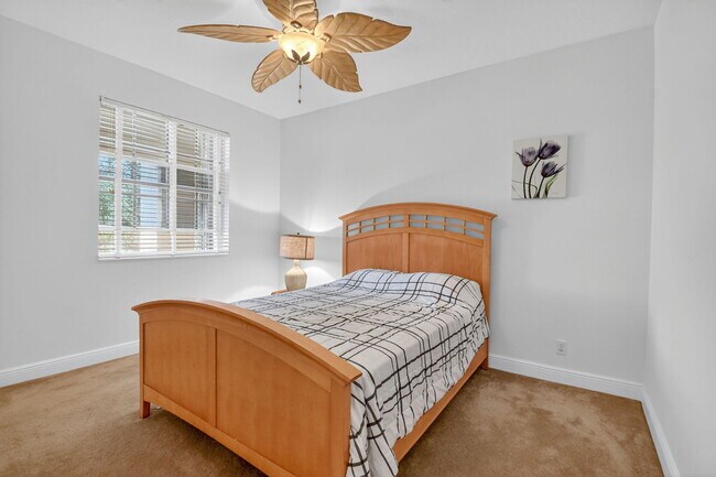 Building Photo - 9826 Vía Amati