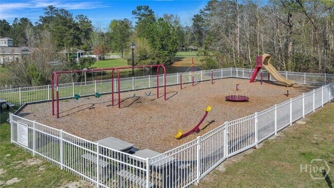 Building Photo - Modern 4 Bedroom South Savannah Home with ...