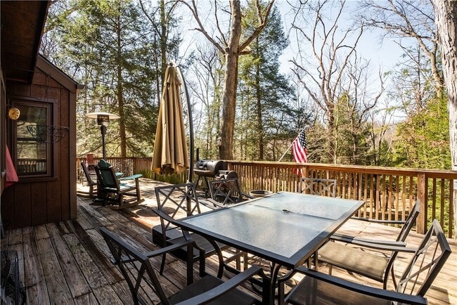 Building Photo - 126 Green Forest Dr