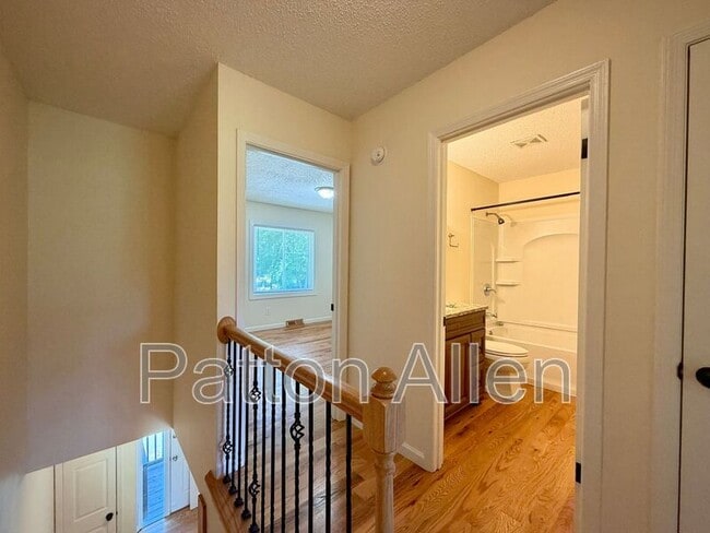 Building Photo - 2 Dawnwood Cir