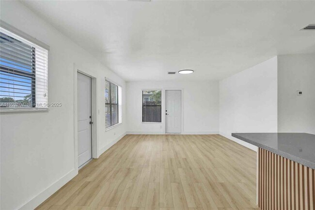 Building Photo - 1960 SW 68th Way