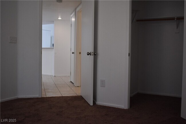 Building Photo - 4555 E Sahara Ave