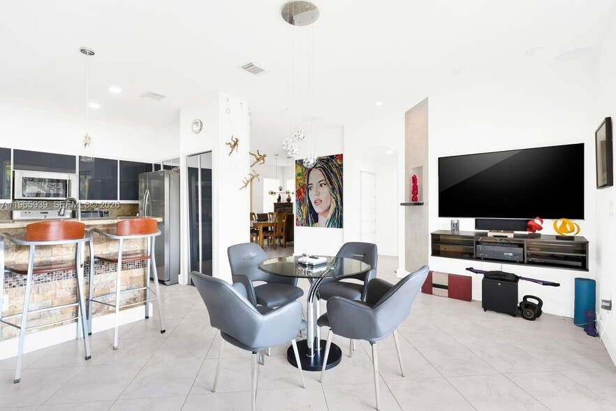 Building Photo - 10824 NW 84th St