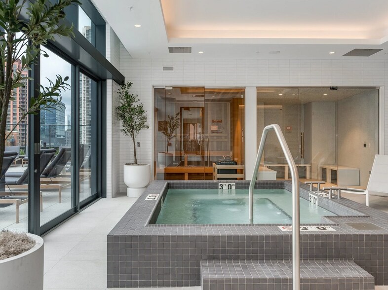 Building Photo - 345 N Canal St