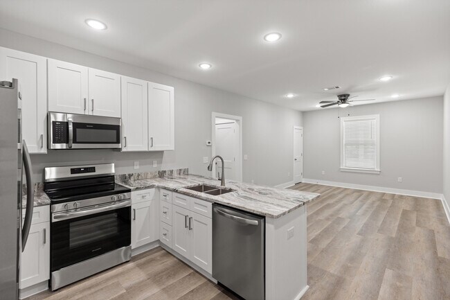 Building Photo - 305 Okaloosa Ave