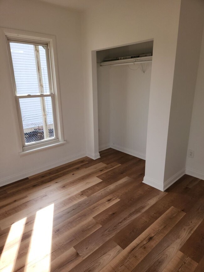 Building Photo - 264 N Jackson St