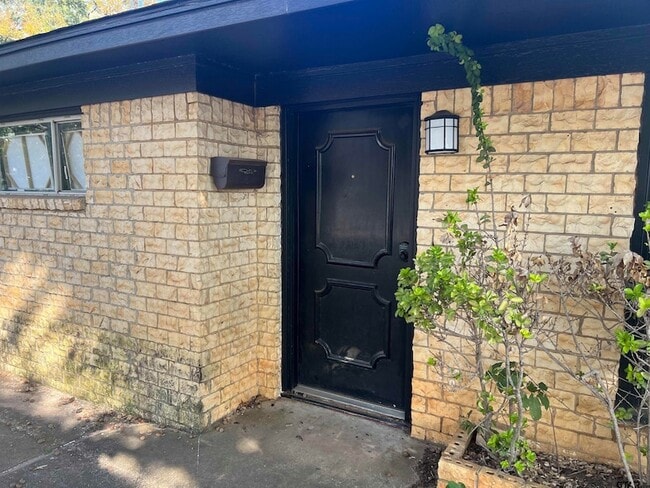 Building Photo - 1228 Carol Ln