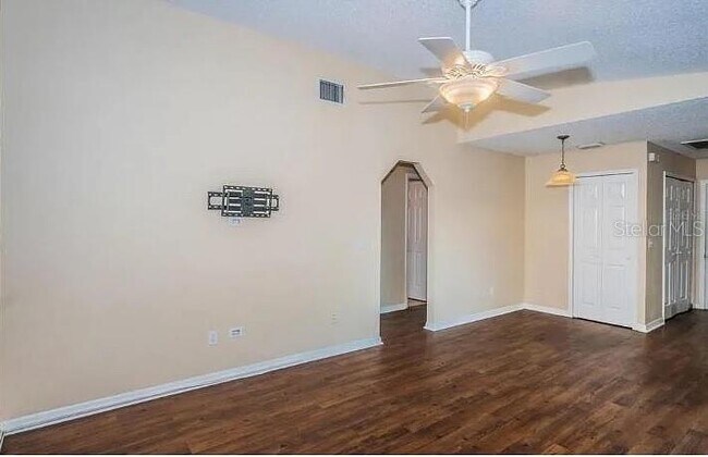 Building Photo - 557 Rapid Falls Dr