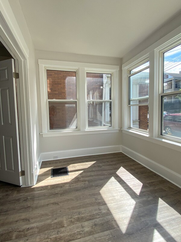Building Photo - 1535 Fallowfield Ave