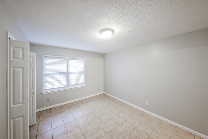 Building Photo - 3722 Woodhill Rd