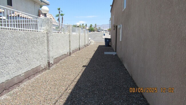 Building Photo - 3 bedroom 2 bathroom 2 car garage + 60FT R...