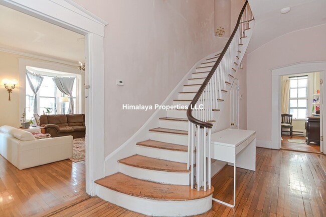 Primary Photo - 139 Hillside St