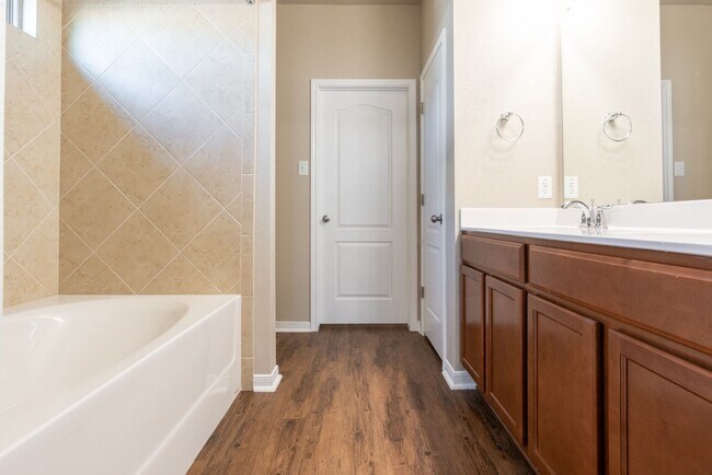 Building Photo - 4-Bedroom, 3-Bath Home in Belton ISD – Ove...