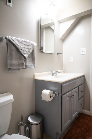 Building Photo - 1307 Sarah Dr