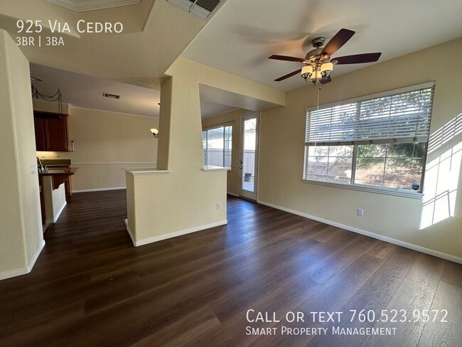 Building Photo - Beautiful Chula Vista 3bed+1 Loft, 2.5 bat...