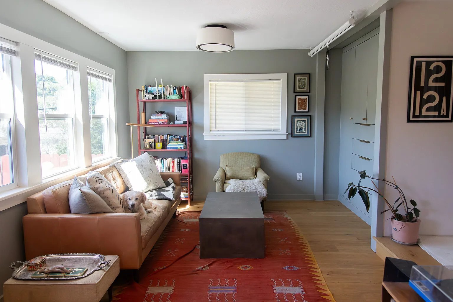 Building Photo - 647 Academy Rd