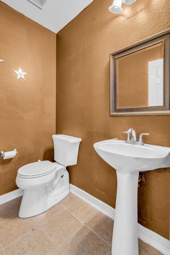 Building Photo - 513 Renee Dr