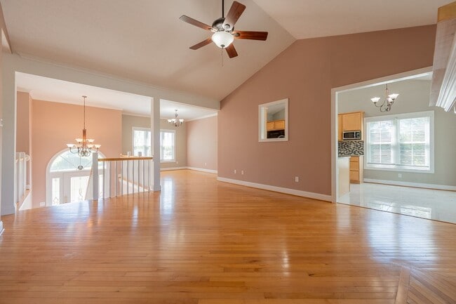 Building Photo - 1701 Stratford View Dr