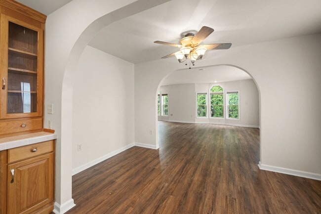 Building Photo - Milton Gem for Rent! Spacious 3BR Home, pe...