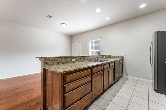 Building Photo - 3005 SW Deerfield Blvd