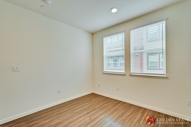 Building Photo - Modern 2-Bed Condo with Tesla Charger & At...