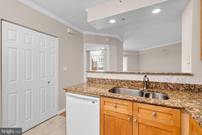 Building Photo - 3101 N Hampton Dr