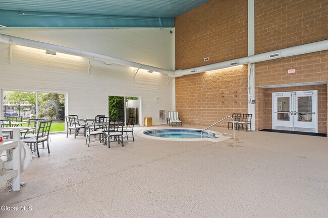 Building Photo - 5 Horizon Dr