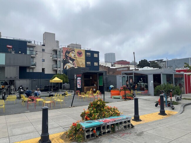 Building Photo - Cool, Remodeled One Bedroom in Hayes Valle...