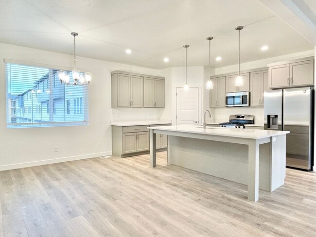 Building Photo - Beautiful Modern Townhome in American Fork!
