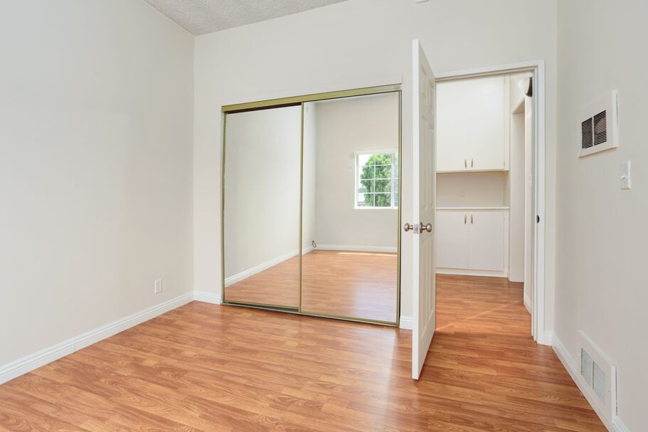 Building Photo - 5412 Willowcrest Ave