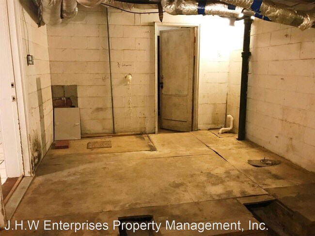 Building Photo - 3 br, 1 bath House - 2418 1/2 Laurel St.